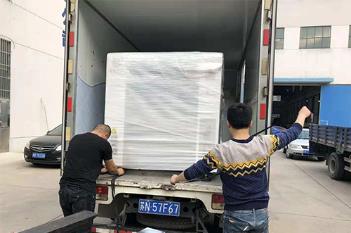 蘇州客戶SMT設備專車送貨，貨到上門安裝調試